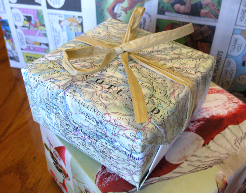 http://jennyhoople.com/blog/7-ideas-for-eco-friendly-gift-wrapping